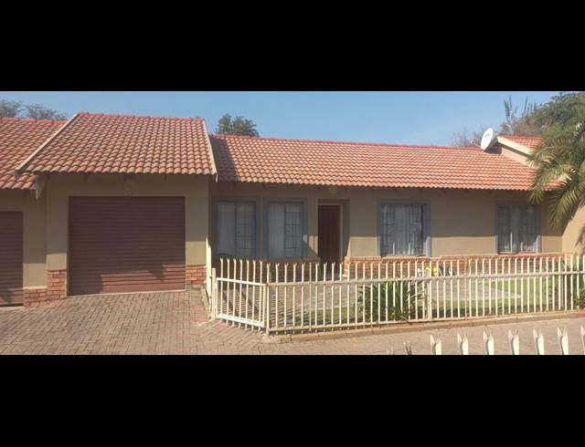 3 BEDROOM TOWNHOUSE FOR SALE IN OOSEINDE